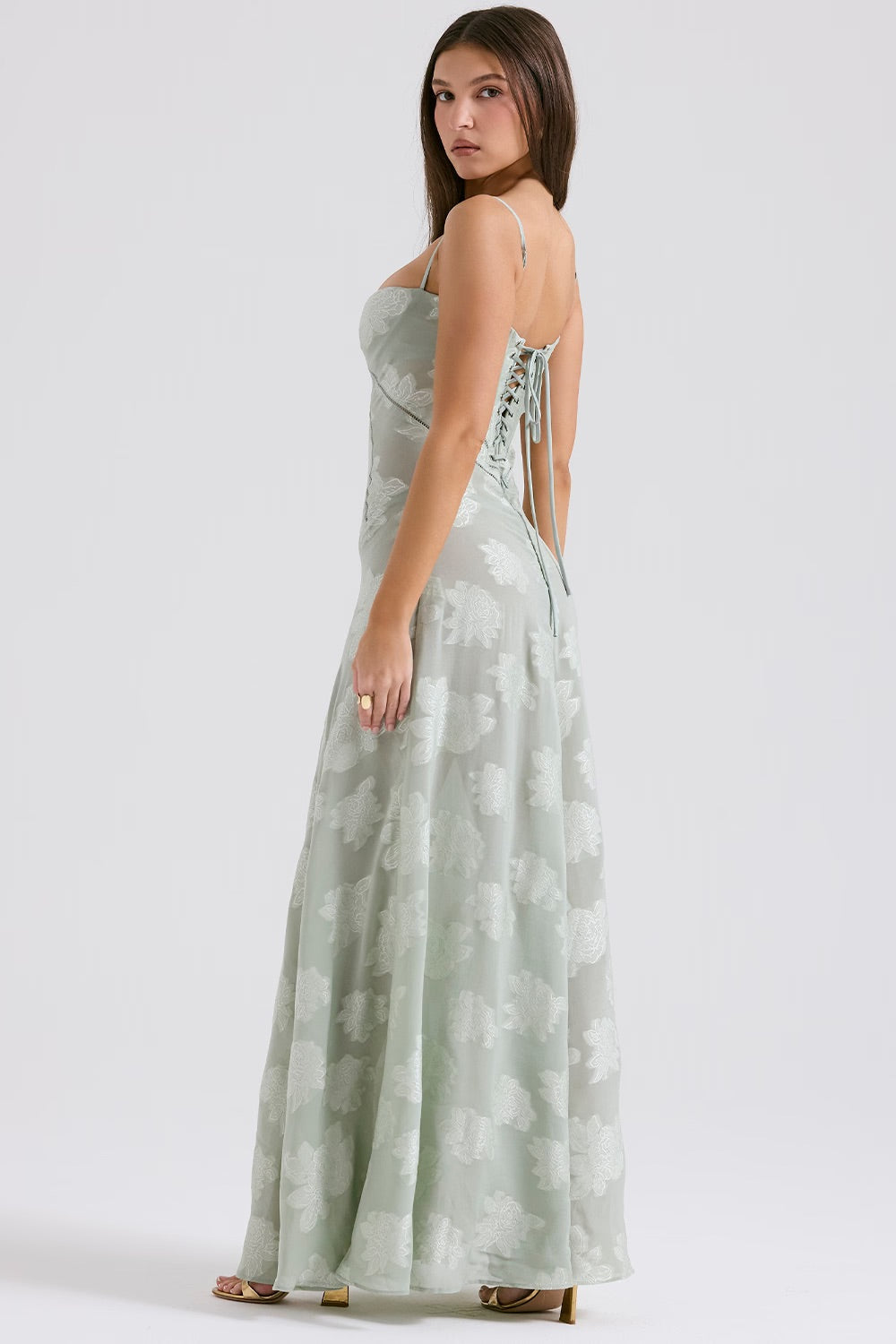 Robe Romantique en Dentelle Vintage avec Tissu Lamé Scintillant – Élégance et Raffinement pour Occasions Spéciales