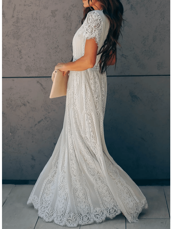 Langes Spitzenkleid mit kurzen Ärmeln und V-Ausschnitt